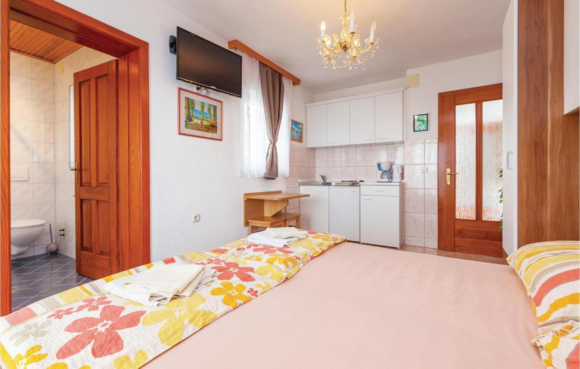 Stunning Apartment In Crikvenica With Wifi Exterior foto